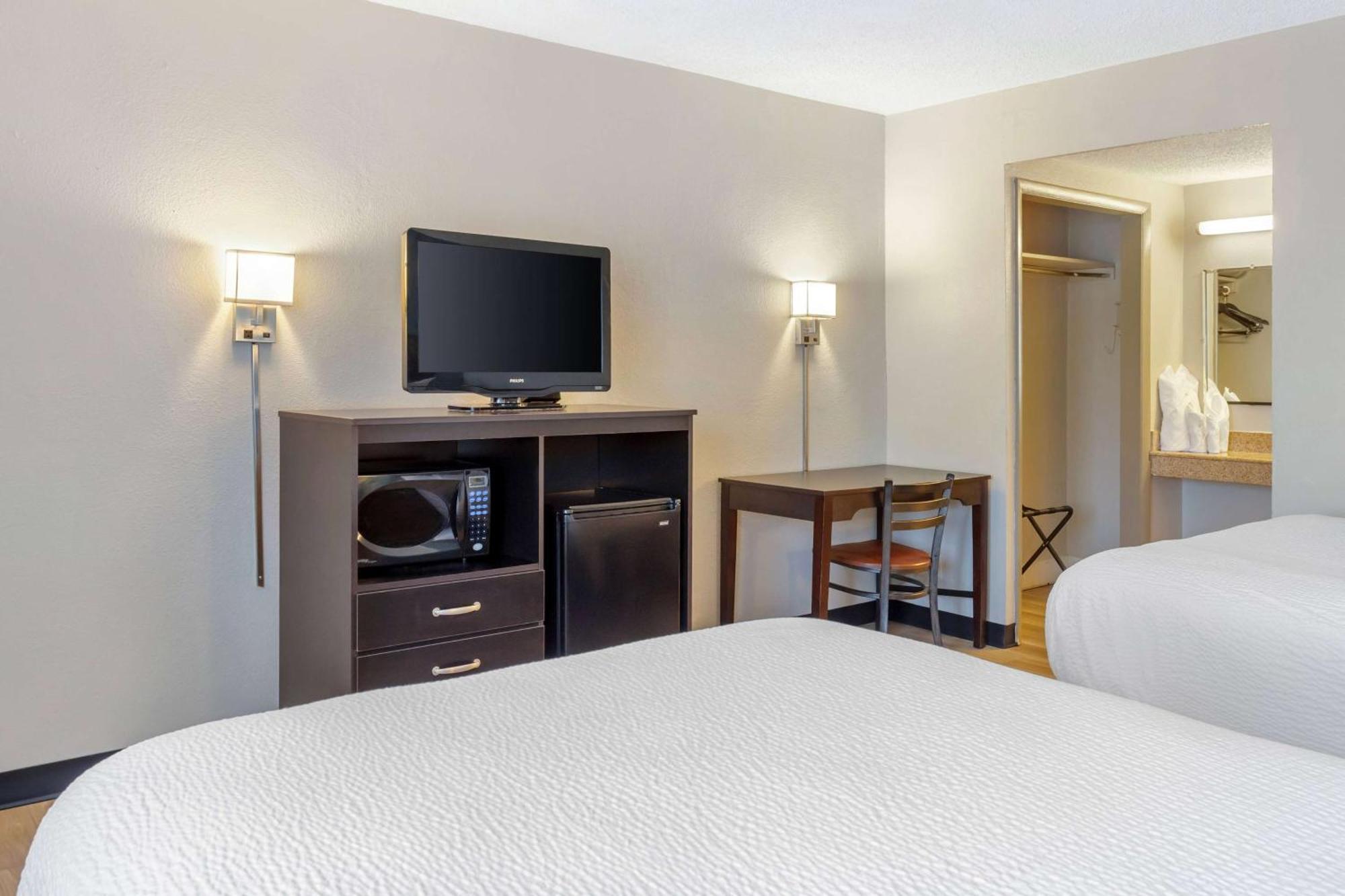Days By Wyndham Mcguire Afb Bordentown 3*